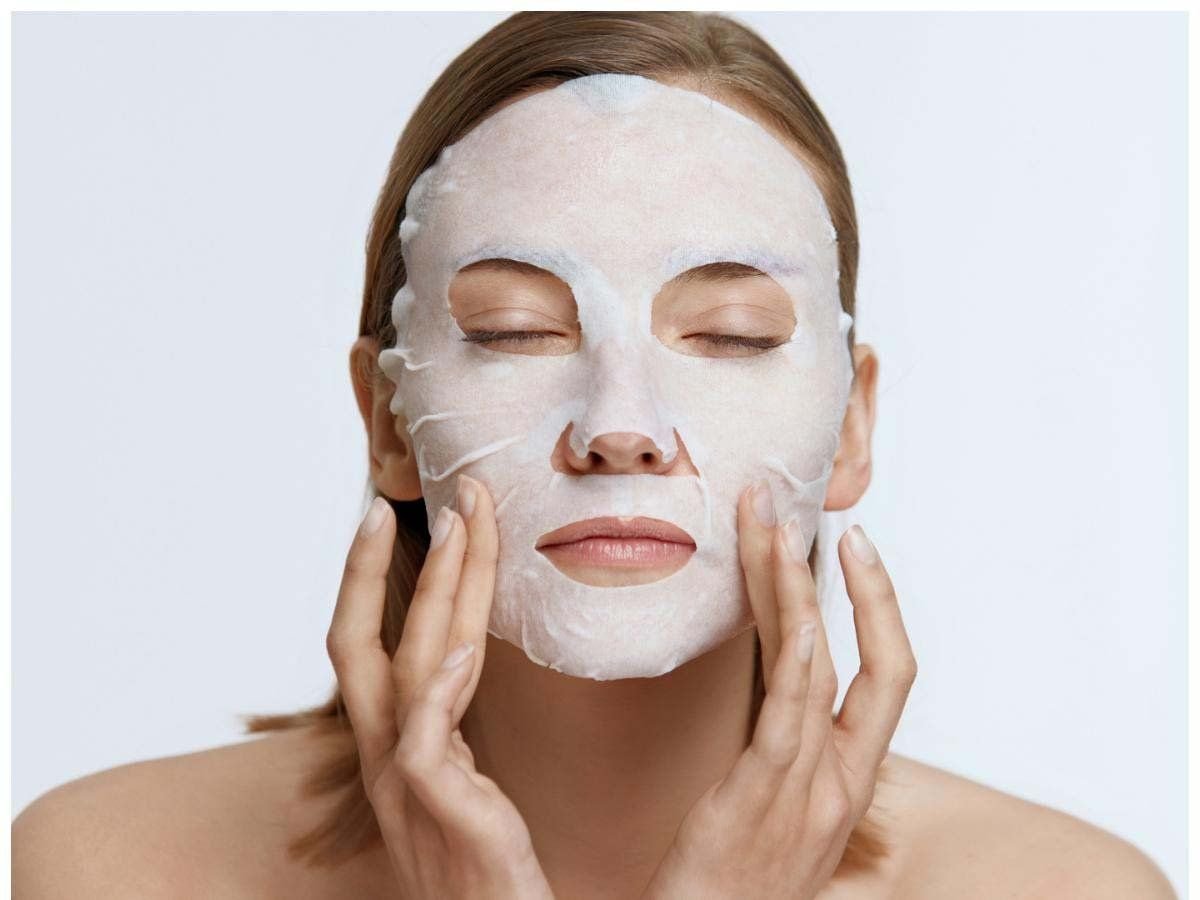 Skin Care Tips: चेहरे पर आएगी हर मौसम में ग्लो, फॉलो करेंगे तीन टिप्स